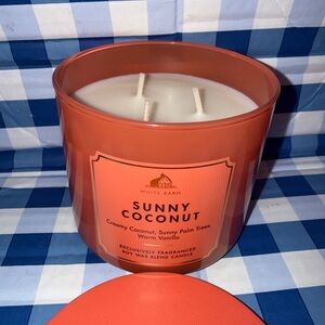 Sunny coconut candle